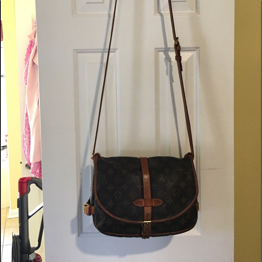 Louis Vuitton Saumur 30 Crossbody